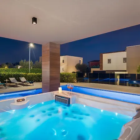 Mit Privatpool, Jacuzzi, Sauna, Meerblick Vikendica *