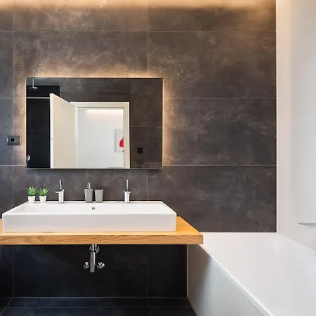 Mit Privatpool, Jacuzzi, Sauna, Meerblick Vodnjan