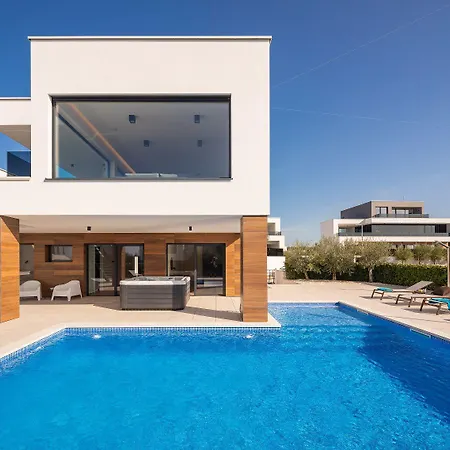 Mit Privatpool, Jacuzzi, Sauna, Meerblick Vodnjan